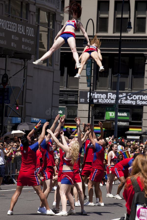 New York City Pride Parade Equipo Adulto De La Alegría Foto de