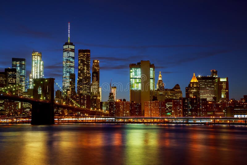 New York City& X27;s Brooklyn Bridge and Manhattan Skyline Illuminated ...