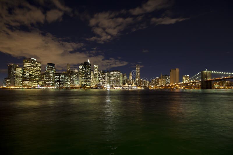 The New York City skyline w Brooklyn Bridge