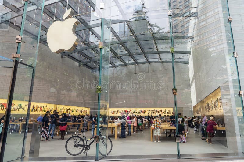 Apple Store in Manhattan, New York City, USA Editorial Stock Image - Image  of company, district: 149293529