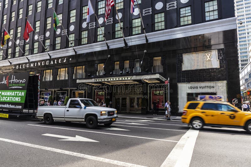 New York, NY, USA, Inside, Louis Vuitton Store, Shopping, Fifth Avenue,  59th St, LVMH Luxury Fashion Brands Store, Manhattan, interior design store  display Stock Photo - Alamy