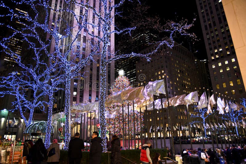 The Famous Rockefeller Center Christmas Tree and Prometheus Statue at ...