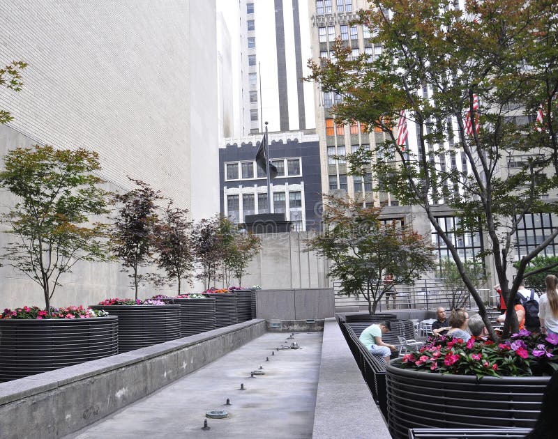 New York, il 1° luglio: Terrazzo della torre di Trump da Fifth Avenue in Manhattan da New York negli Stati Uniti immagine stock New York, il 1° luglio: Terrazzo della torre di Trump da Fifth Avenue in Manhattan da New York negli Stati Uniti immagine stock