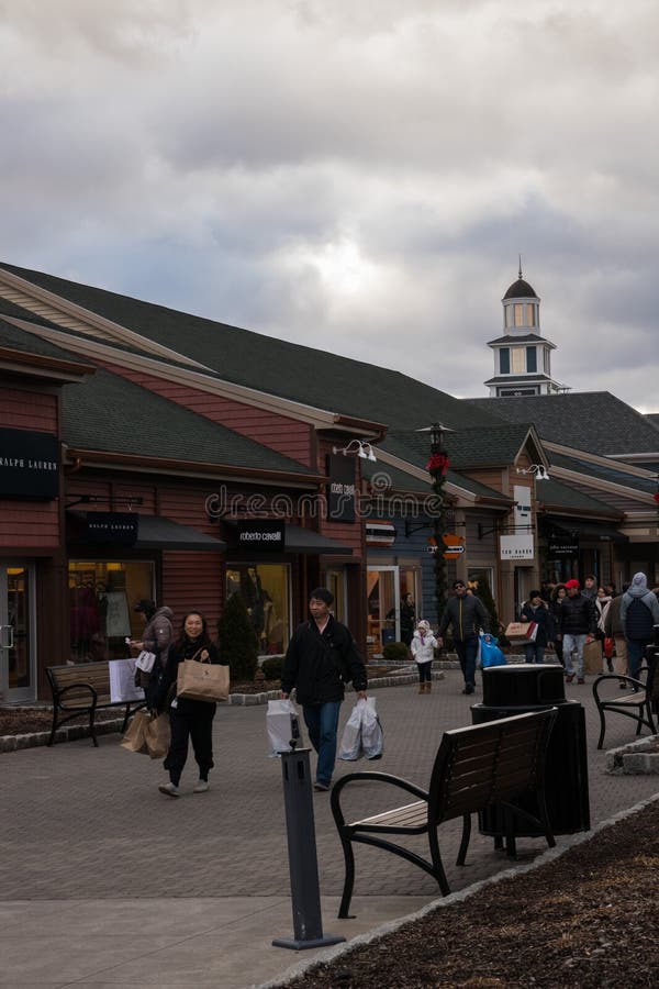 313 Woodbury Common Premium Outlets Stock Photos, High-Res Pictures, and  Images - Getty Images