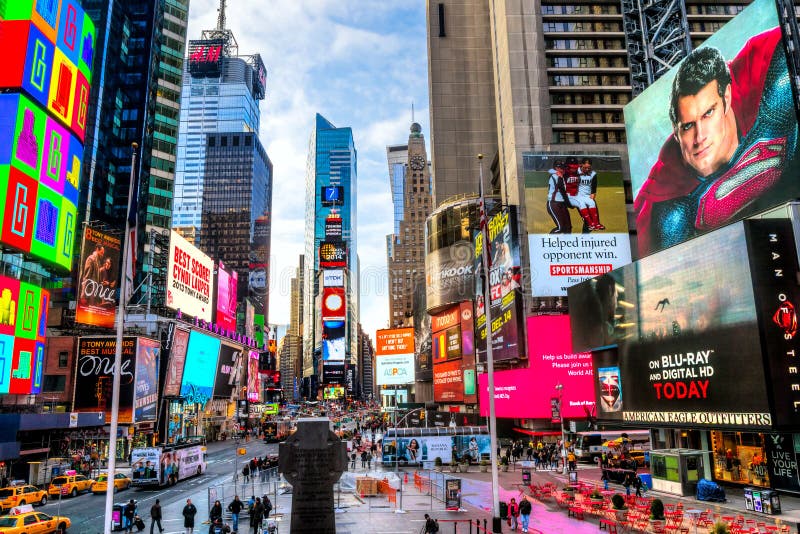 NEW YORK - 25 MARZO: Times Square, Descritto Con Il Th Di Broadway ...