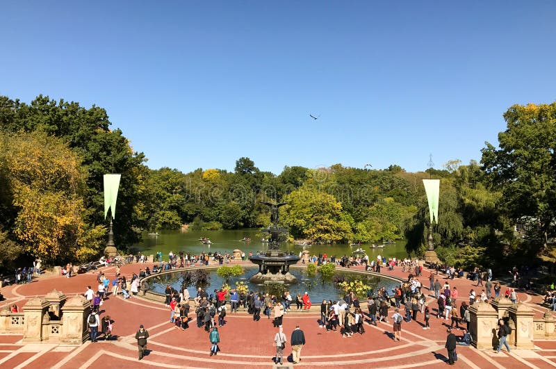 NEW YORK - OKTOBER 14, fontein van Bethesda van 2016 de Historische in hij stock afbeelding NEW YORK - OKTOBER 14, fontein van Bethesda van 2016 de Historische in hij stock afbeelding