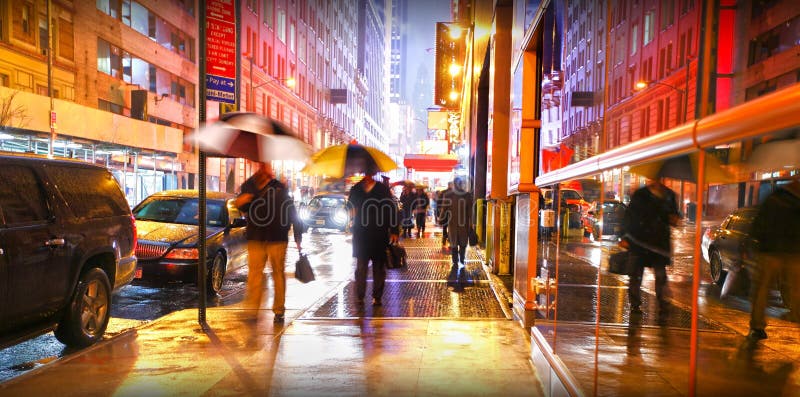 New York people commuting in rain