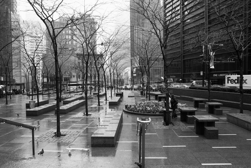New York piovosa - monocromio di scena della via fotografia stock libera da diritti New York piovosa - monocromio di scena della via fotografia stock libera da diritti