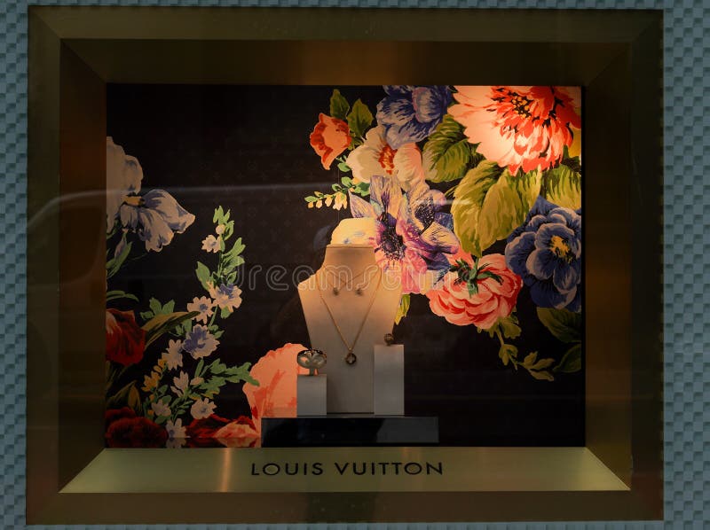 Window design: SAKS 5th AVE WINDOW _ Louis Vuitton on Behance