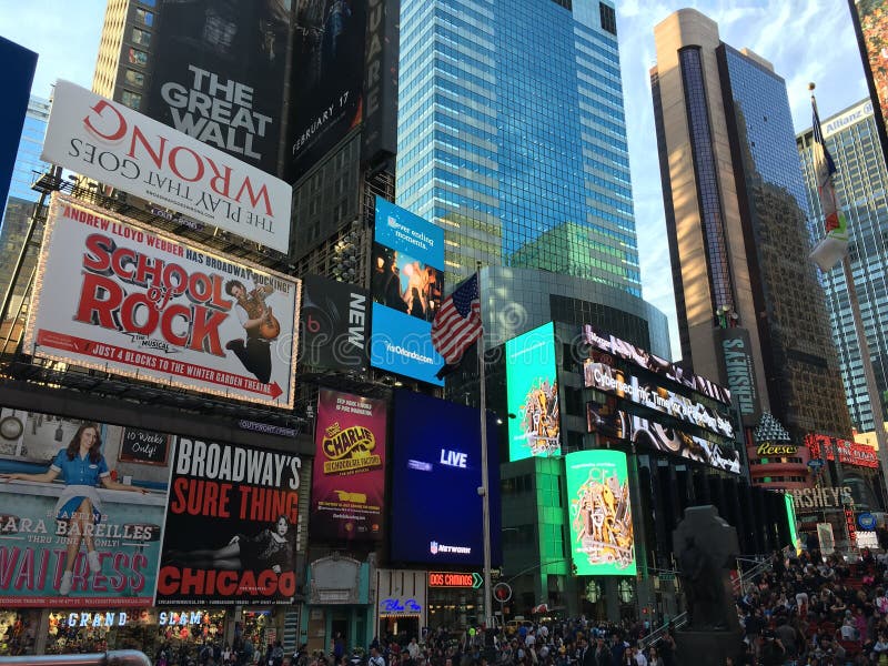 New York Times Kwadratowego budynku szkoły skały Broadway comédie musicale fotografia stock New York Times Kwadratowego budynku szkoły skały Broadway comédie musicale fotografia stock