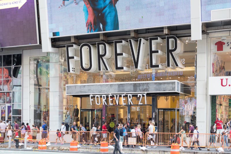 Forever 21 Clothing Store in New York City. Editorial Stock Image - Image  of clothing, fashion: 124489539