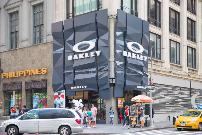 Oakley store in King of Prussia allows customization (Video) - Philadelphia  Business Journal