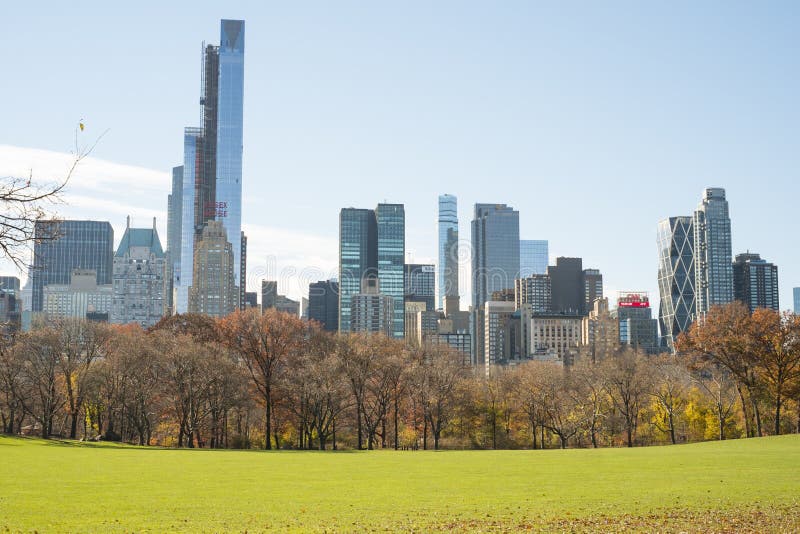 NEW YORK, US - NOVEMBER 23: Manhattan Skyline with Central Park ...