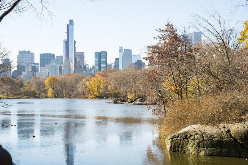 NEW YORK, US - 23. NOVEMBER: Manhattan-Skyline mit Central Park lizenzfreie stockfotos NEW YORK, US - 23. NOVEMBER: Manhattan-Skyline mit Central Park lizenzfreie stockfotos