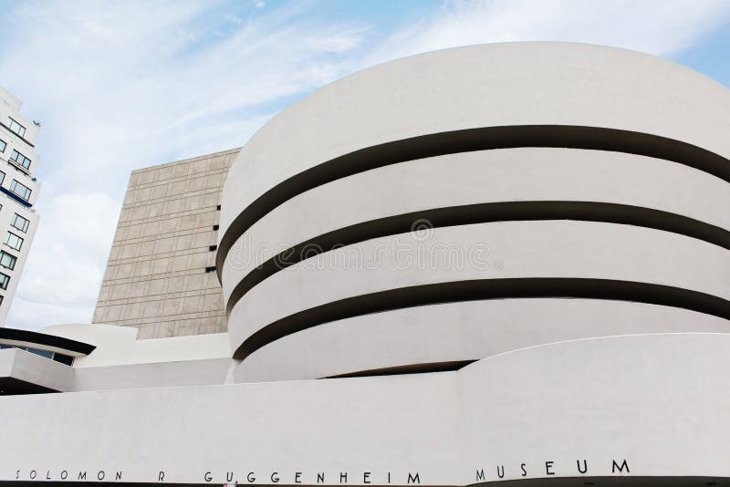 New York USA Guggenheim museumfasad royaltyfria bilder New York USA Guggenheim museumfasad royaltyfria bilder