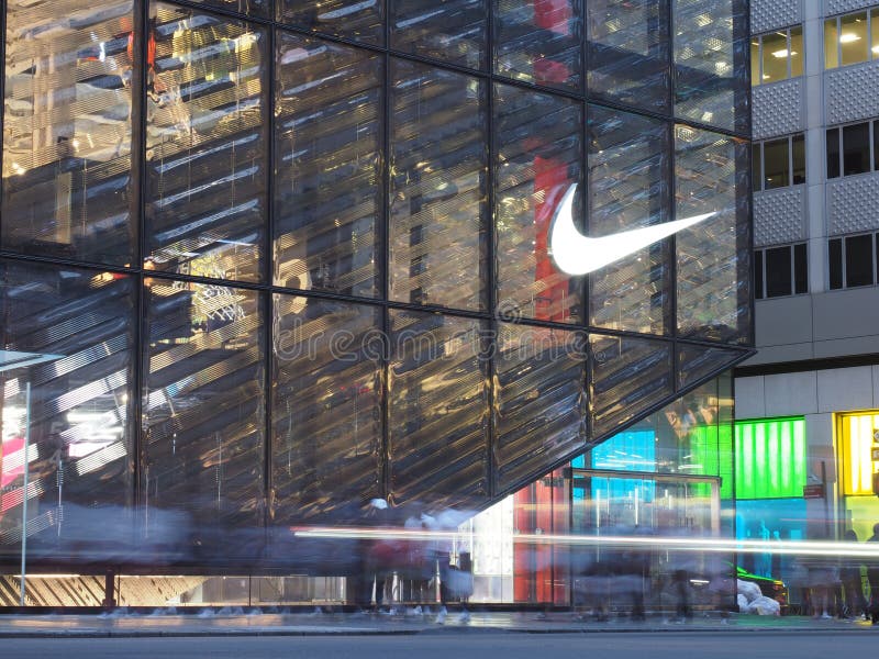 Wreedheid Vermoorden zwaarlijvigheid Image of the Nike Store Located on 5th Avenue. Editorial Photography -  Image of company, midtown: 235629937