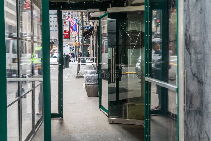 NEW YORK USA - MAJ 5, 2018: Grand Central inre i Manhattan, New York City royaltyfri fotografi NEW YORK USA - MAJ 5, 2018: Grand Central inre i Manhattan, New York City royaltyfri fotografi