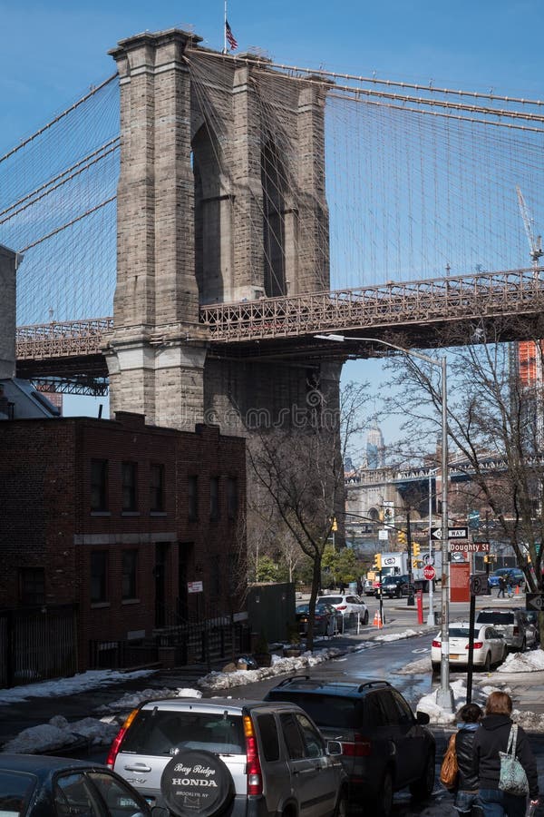 Brooklyn Bridge street editorial photo. Image of tourism - 108524311