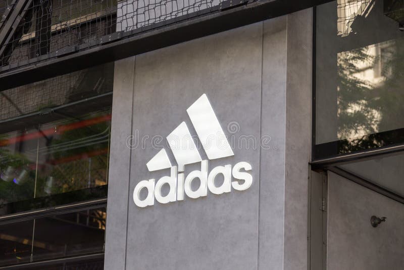 tanto cerveza negra frecuencia NEW YORK, USA - MAY 16, 2019: Adidas Logo on a Store Front in Manhattan, New  York Editorial Photography - Image of metropolis, district: 149722222