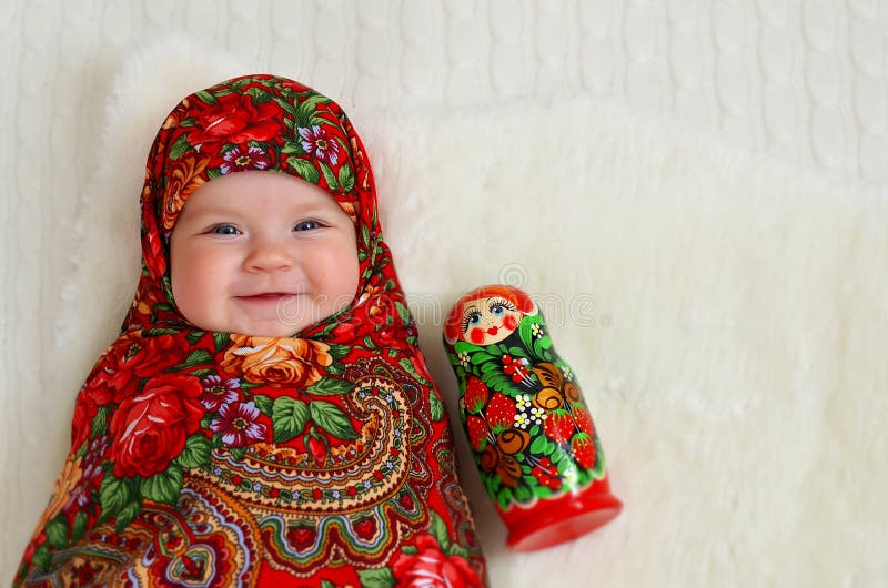 Newborn girl Matryoshka Doll smilling, Russian Nesting Dolls Photo Props, Matryoshka Photo Backdrops