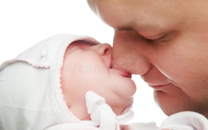Newborn младенец всасывая нос отца стоковая фотография Newborn младенец всасывая нос отца стоковая фотография