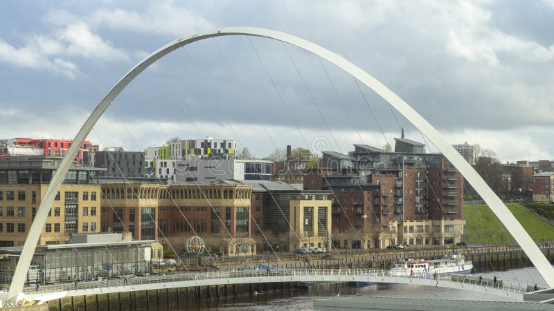 Newcastle sur Tyne, Angleterre, Royaume-Uni Le pont de mill?naire de Gateshead images libres de droits Newcastle sur Tyne, Angleterre, Royaume-Uni Le pont de mill?naire de Gateshead images libres de droits