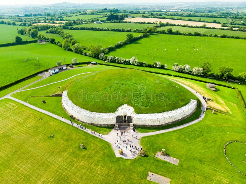 Newgrange, a prehistoric monument built during the Neolithic period, located in County Meath, Ireland. One of the most popular tourist attractions in Ireland, UNESCO World Heritage Site. Newgrange, a prehistoric monument built during the Neolithic period, located in County Meath, Ireland. One of the most popular tourist attractions in Ireland, UNESCO World Heritage Site