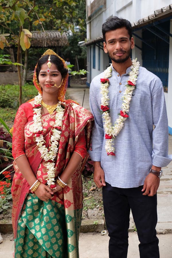 Newly Married Couple at Wedding in Kumrokhali, India Editorial Photo -  Image of newly, married: 179864061