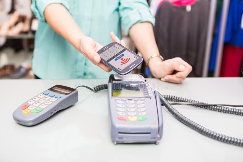 NFC - Près de la communication de champ photographie stock libre de droits NFC - Près de la communication de champ photographie stock libre de droits