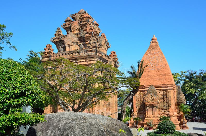 Nha Trang, Βιετνάμ, πύργοι Ponagar Cham στο ναό σύνθετο Po Nagar στοκ φωτογραφία με δικαίωμα ελεύθερης χρήσης Nha Trang, Βιετνάμ, πύργοι Ponagar Cham στο ναό σύνθετο Po Nagar στοκ φωτογραφία με δικαίωμα ελεύθερης χρήσης