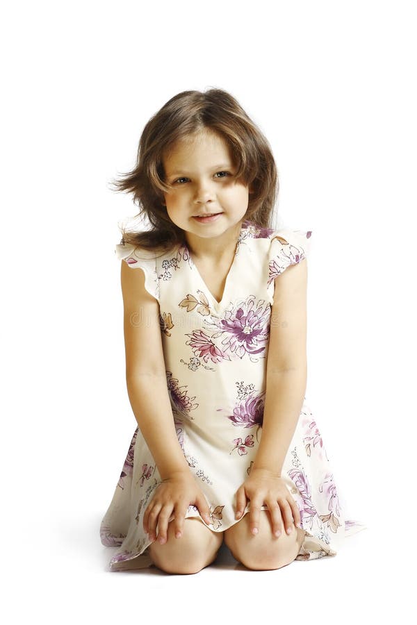 Retrato de una niña de 5 años aislada sobre fondo blanco: fotografía de  stock © Lopolo #65394861