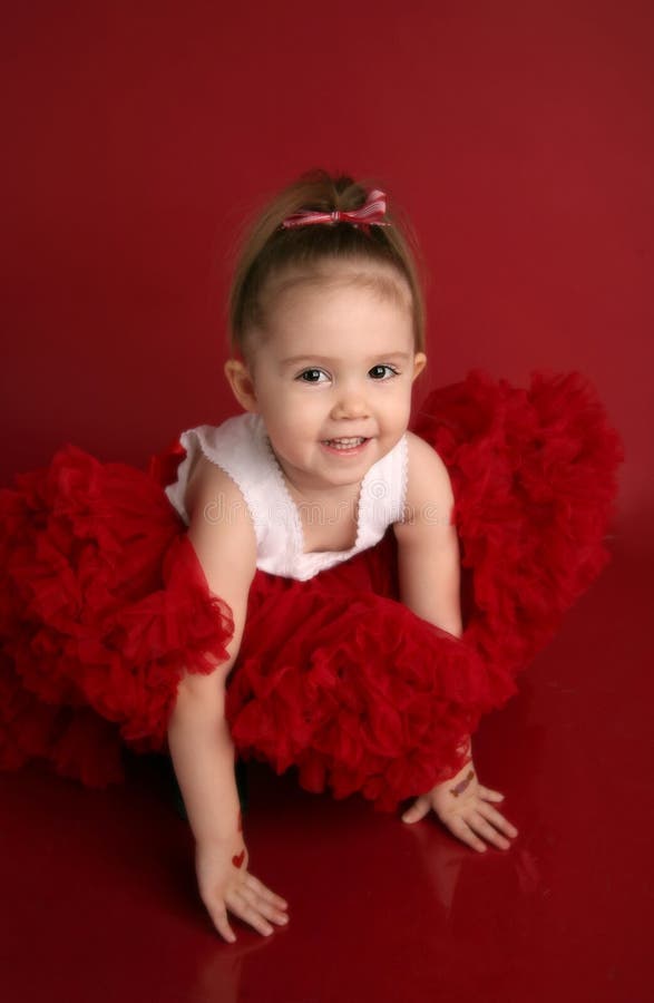 Niña Adorable En Tutú Rojo Del Pettiskirt Foto de archivo - Imagen de  cabrito, traje: 17705716