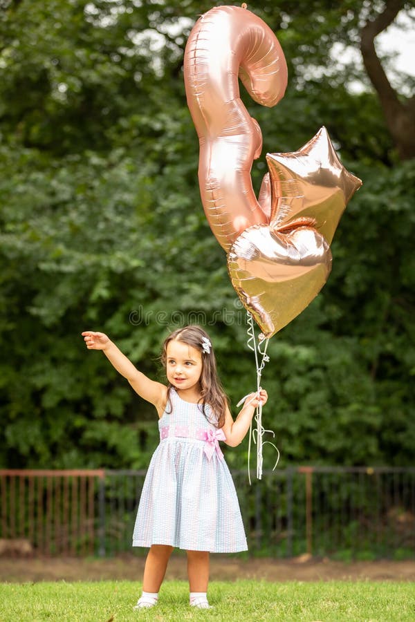 3 años de edad niña fotografías e imágenes de alta resolución - Alamy