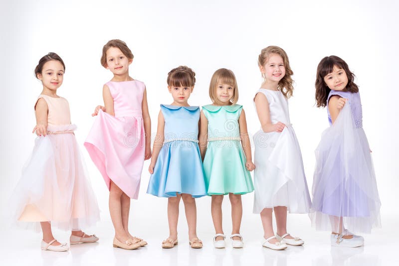 Niñas En Vestidos De Princesas Foto de archivo - Imagen de amigo, amistad: 69144920 Niñas En Vestidos De Princesas Foto de archivo - Imagen de amigo, amistad: 69144920