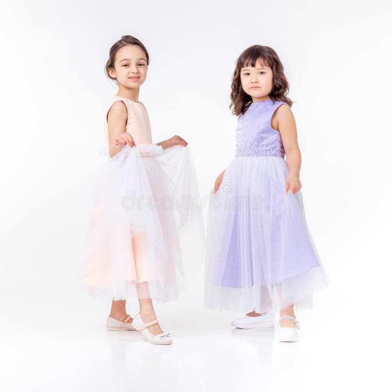 Niñas En Vestidos De Princesas Foto de archivo - Imagen de amigo, amistad: 69144920 Niñas En Vestidos De Princesas Foto de archivo - Imagen de amigo, amistad: 69144920
