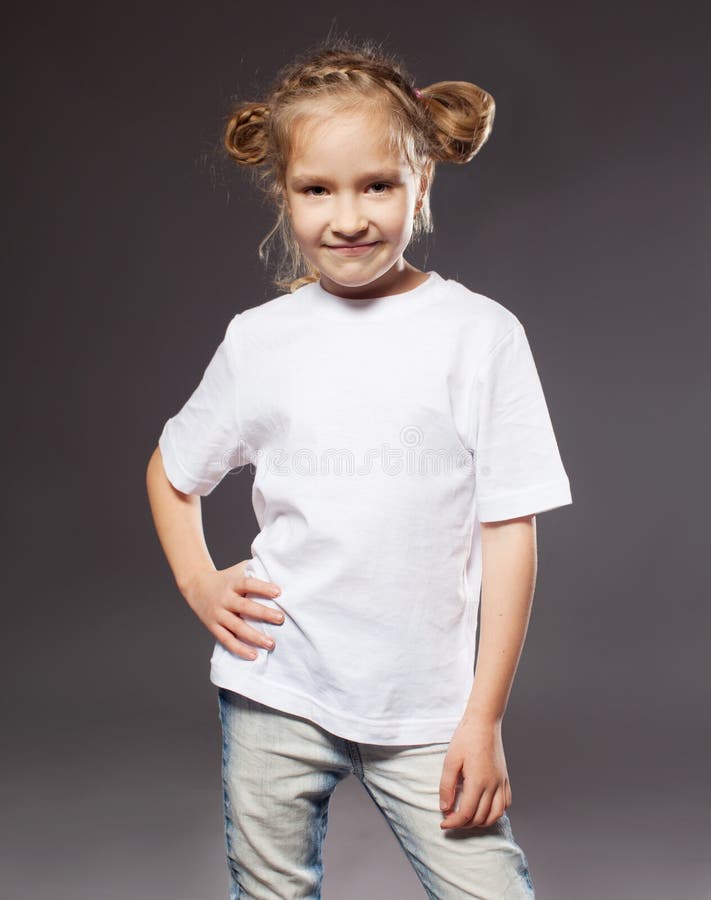 Niño en la camiseta blanca foto de archivo. Imagen de muchacha - 36629658
