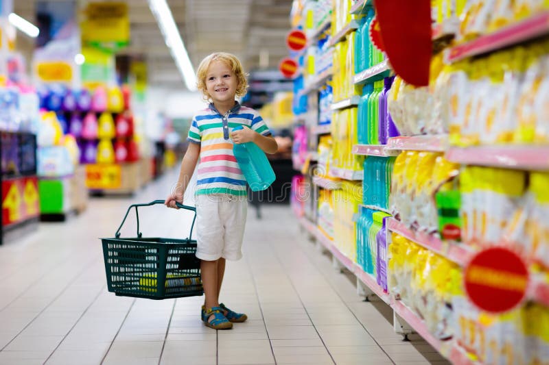 En Supermercado Compra De Comestibles Para Niños de archivo - Imagen de departamento: 161172703