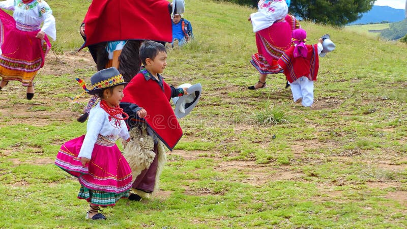 Niños Ecuatorianos De Los Bailarines Populares Vestidos Como Danza Tradicional Del Funcionamiento De La Gente De Cayambe Al Aire Imagen de archivo editorial - Imagen de persona, exterior: 132805059 Niños Ecuatorianos De Los Bailarines Populares Vestidos Como Danza Tradicional Del Funcionamiento De La Gente De Cayambe Al Aire Imagen de archivo editorial - Imagen de persona, exterior: 132805059