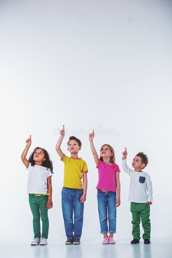 Aislante algodón Embajada Niños graciosos foto de archivo. Imagen de hombre, fondo - 260910530