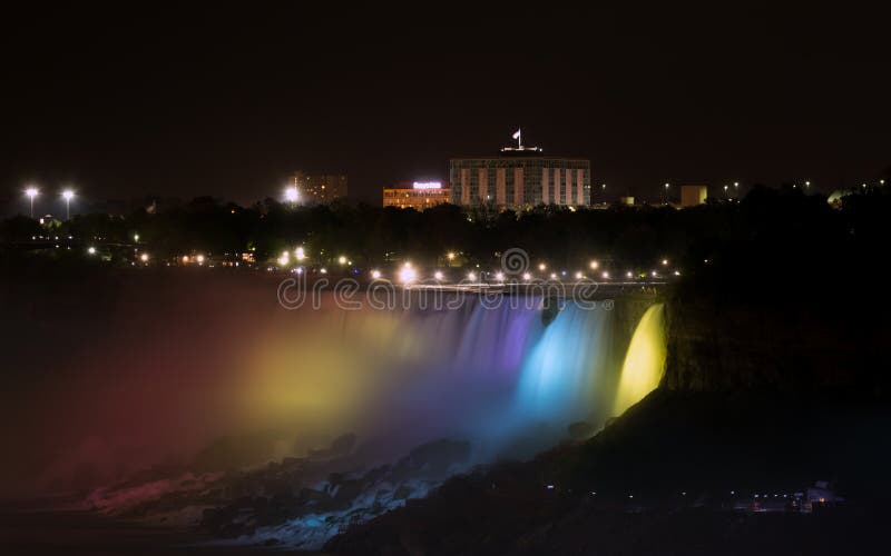 Niagara Falls bij Nacht stock afbeelding Niagara Falls bij Nacht stock afbeelding