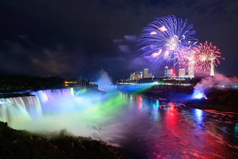 Niagara Falls e fogos-de-artifício fotos de stock royalty free Niagara Falls e fogos-de-artifício fotos de stock royalty free