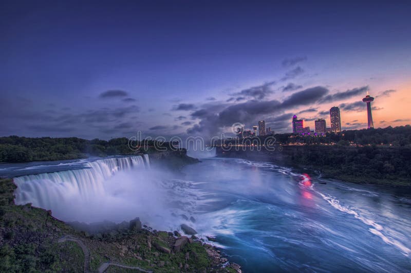 Niagara Falls och amerikanska nedgångar, New York stat, USA fotografering för bildbyråer Niagara Falls och amerikanska nedgångar, New York stat, USA fotografering för bildbyråer