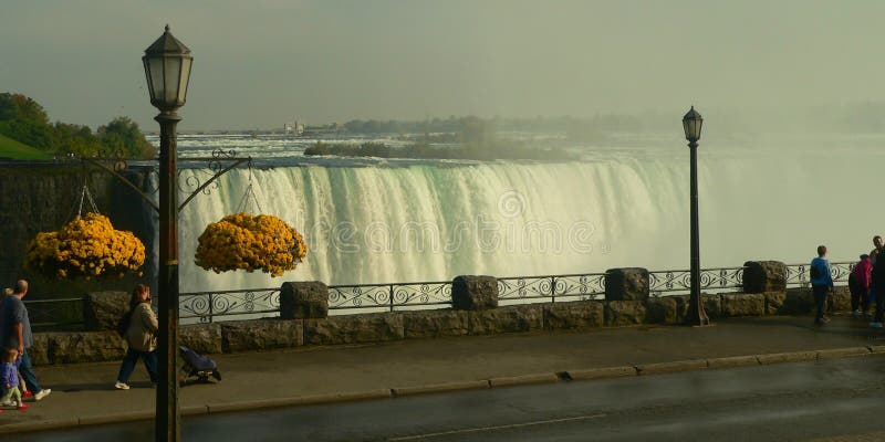 Niagara falls and road