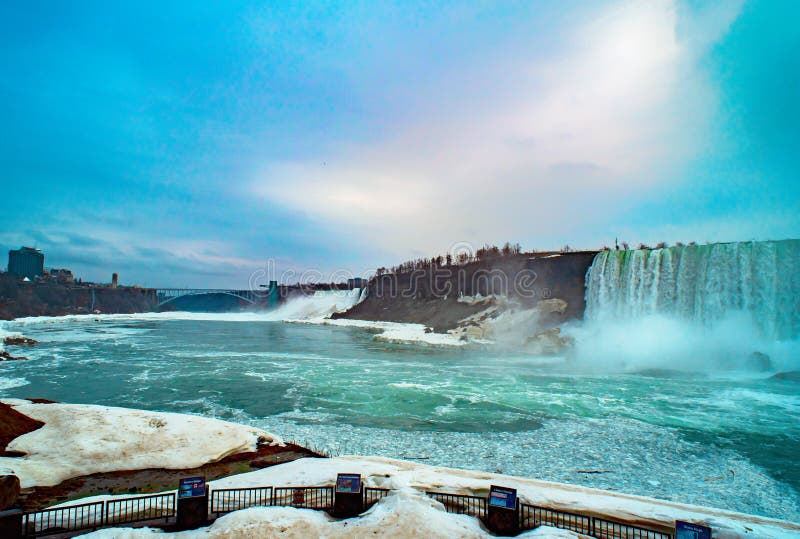 Niagara spada między Stany Zjednoczone Ameryka i Kanada zdjęcia stock Niagara spada między Stany Zjednoczone Ameryka i Kanada zdjęcia stock
