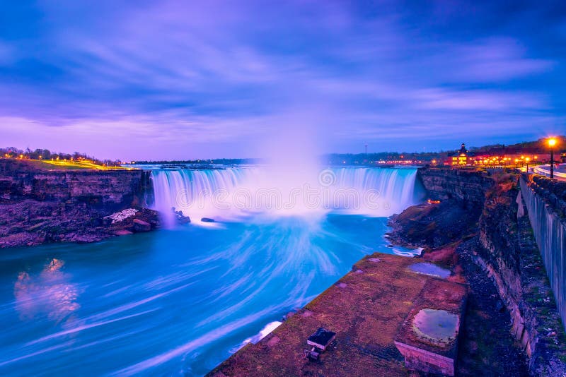 Niagara waterfalls during sunrise