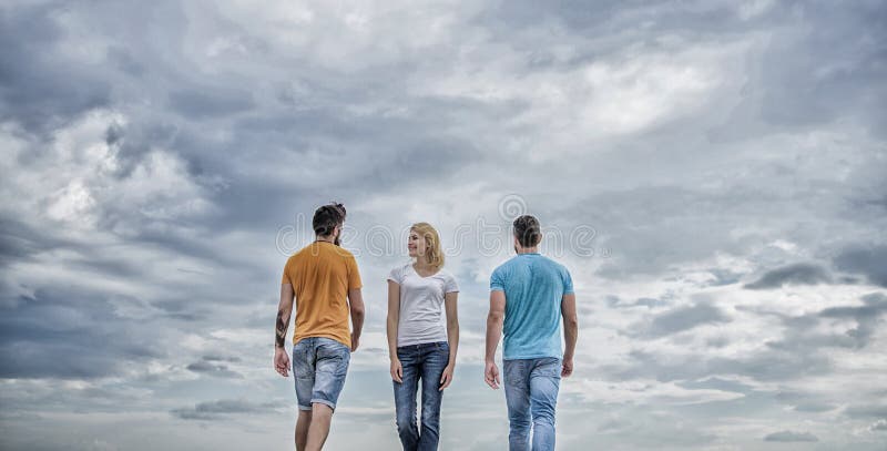 ?nica mulher que escolhe a independ?ncia da liberdade sobre relacionamentos Escolha livre Novo e livre Sentimento livre escolher imagem de stock ?nica mulher que escolhe a independ?ncia da liberdade sobre relacionamentos Escolha livre Novo e livre Sentimento livre escolher imagem de stock