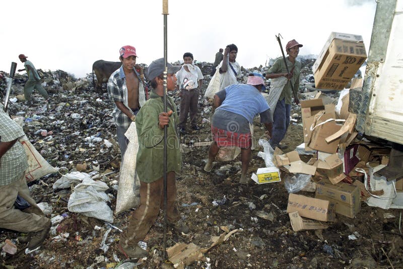 Nicaraguaner, die in der Müllkippe, Managua arbeiten lizenzfreie stockbilder Nicaraguaner, die in der Müllkippe, Managua arbeiten lizenzfreie stockbilder