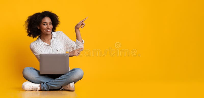 Phụ nữ vui vẻ với laptop đem lại cho bạn cảm giác thoải mái và ý tưởng sáng tạo khi làm việc hoặc giải trí trên máy tính. Hãy xem những hình ảnh nữ sinh đầy năng lượng và tràn đầy niềm vui để cảm thấy được sự động lực từ họ!