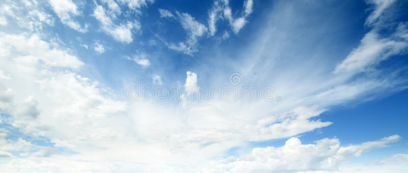 Nieba piękna atmosfery jasny letni dzień zdjęcie stock Nieba piękna atmosfery jasny letni dzień zdjęcie stock