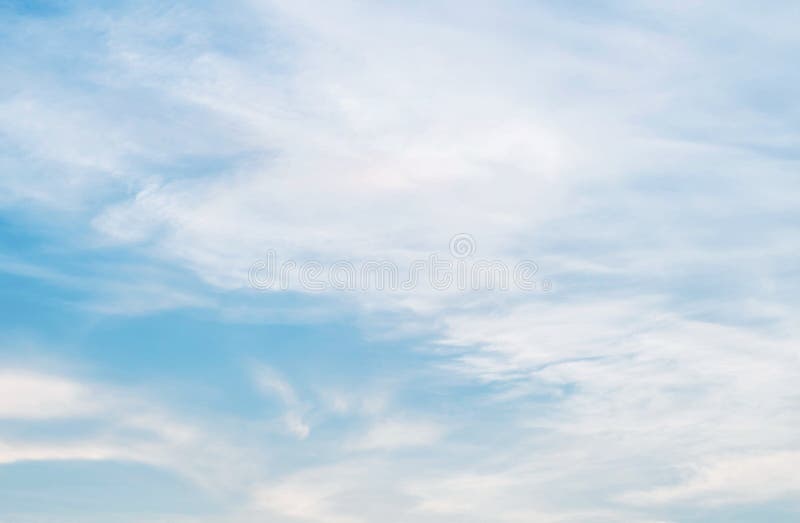 Niebieskie niebo i chmura w chmurnym dniu textured tło